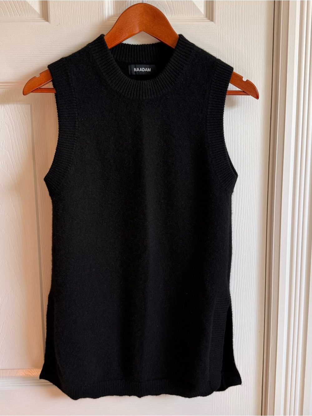 Naadam Cashmere Sleeveless Top ⚫️